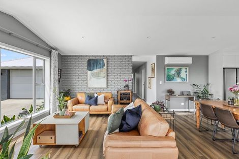 Photo of property in 15 Three Brothers Place, Warkworth, 0981