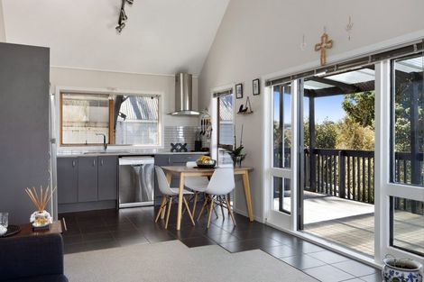 Photo of property in 2/807 East Coast Road, Northcross, Auckland, 0630