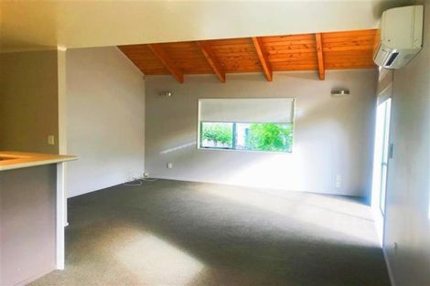 Photo of property in 2/9 Grenadine Place, Unsworth Heights, Auckland, 0632