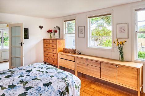 Photo of property in 53 Pukatea Street, Eastbourne, Lower Hutt, 5013