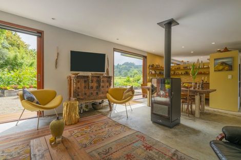 Photo of property in 19 Victoria Street, Coromandel, 3506