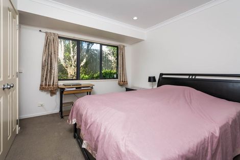 Photo of property in 10 Scarlet Oak Drive, Schnapper Rock, Auckland, 0632