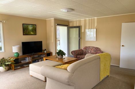 Photo of property in 42 Claverdon Drive, Massey, Auckland, 0614