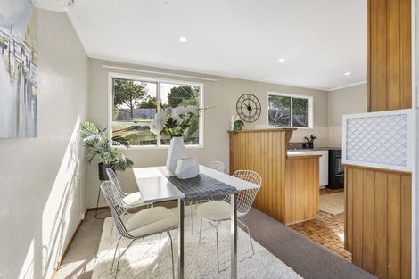 Photo of property in 9 Pavola Grove, Glenfield, Auckland, 0629
