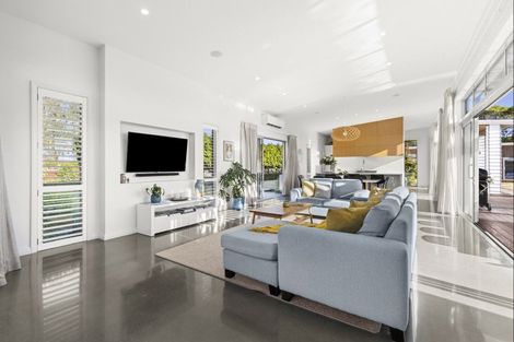 Photo of property in 1 Alan Livingston Drive, Cambridge, 3434