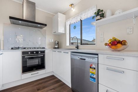 Photo of property in 1/4 Spring Grove, Henderson, Auckland, 0612