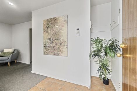 Photo of property in 15 Preston Avenue, Henderson, Auckland, 0610