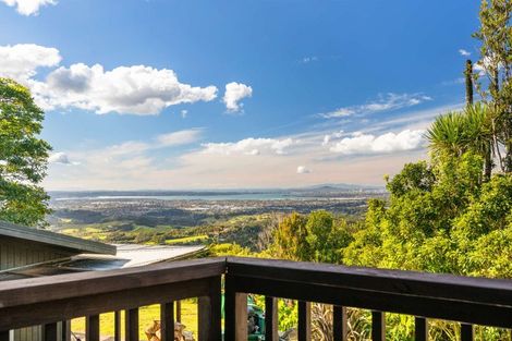 Photo of property in 505 Scenic Drive, Waiatarua, Auckland, 0612