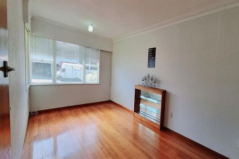 Photo of property in 1a Sutton Crescent, Papatoetoe, Auckland, 2025