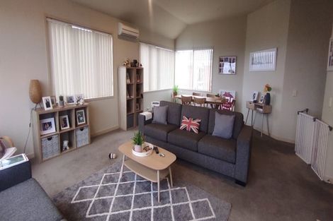 Photo of property in 1/170 East Coast Road, Forrest Hill, Auckland, 0620