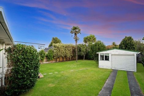 Photo of property in 18 Durham Street, Te Atatu Peninsula, Auckland, 0610