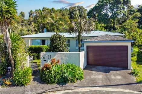 Photo of property in 11 Luke Place, Eastern Beach, Auckland, 2012