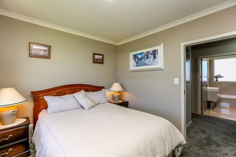 Photo of property in 19 Manukaka Heights, Hurdon, New Plymouth, 4310