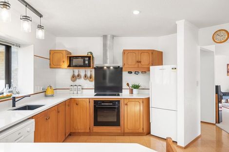 Photo of property in 8 Runanga Grove, Waikanae, 5036