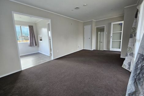 Photo of property in 111 Kemp Road, Massey, Auckland, 0614