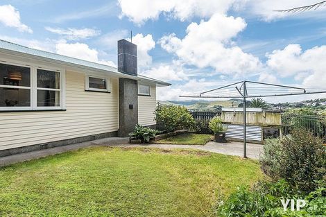 Photo of property in 5 Catherine Crescent, Paparangi, Wellington, 6037