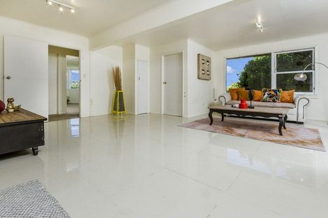 Photo of property in 70 Chivalry Road, Glenfield, Auckland, 0629