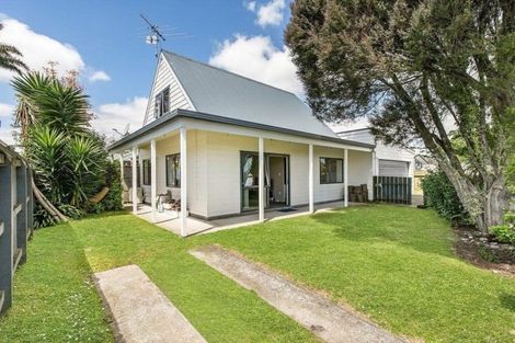 Photo of property in 2 Braeburn Place, Takanini, 2112