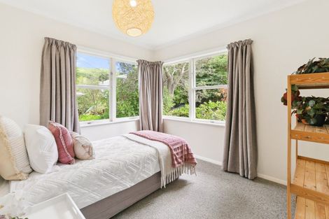 Photo of property in 8 Saint Johns Terrace, Tawa, Wellington, 5028