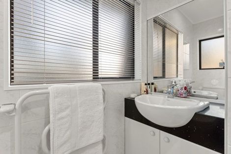 Photo of property in 1/14a Richards Avenue, Forrest Hill, Auckland, 0620