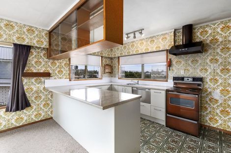 Photo of property in 63 Red Beach Road, Red Beach, 0932