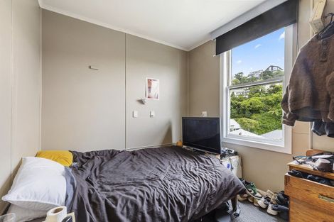 Photo of property in 30 Apuka Street, Brooklyn, Wellington, 6021