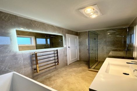 Photo of property in 25 Aberdeen Road, Castor Bay, Auckland, 0620