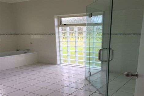 Photo of property in 154 Boord Crescent, Kumeu, 0891