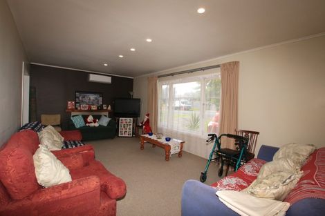 Photo of property in 5 Amberley Avenue, Te Atatu South, Auckland, 0610