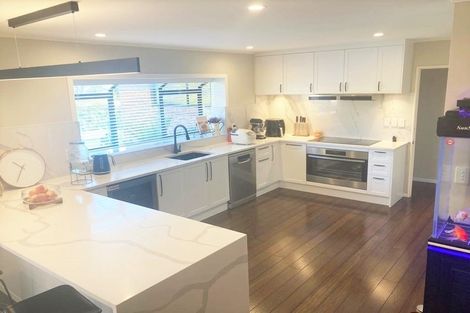 Photo of property in 2 Cesari Place, West Harbour, Auckland, 0618