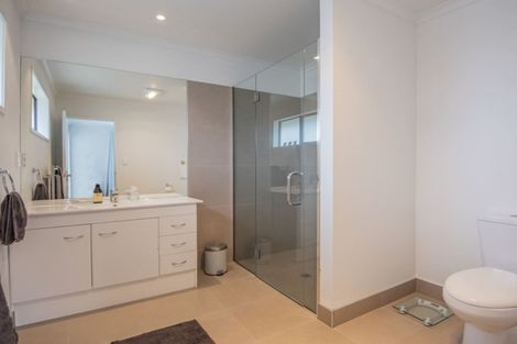 Photo of property in 12 Kowi Lakes Drive, One Tree Point, 0118