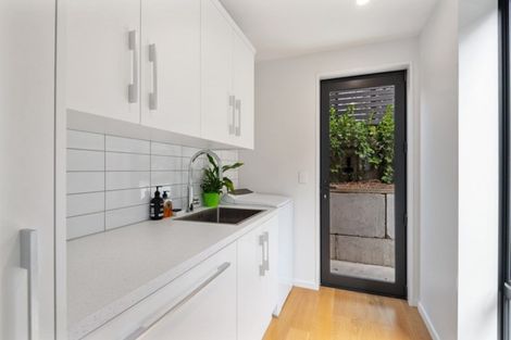 Photo of property in 110 Mount Pleasant Road, Mount Pleasant, Christchurch, 8081