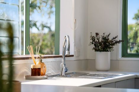 Photo of property in 53 Ferry Road, Arkles Bay, Whangaparaoa, 0932