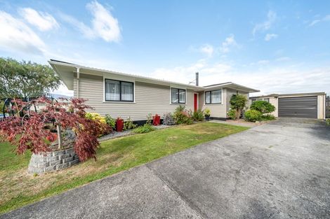 Photo of property in 6 Topeka Grove, Totara Park, Upper Hutt, 5018