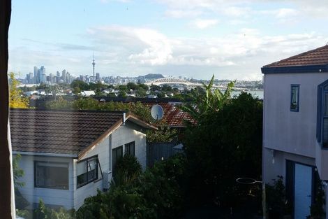 Photo of property in 1/74 Onewa Road, Northcote Point, Auckland, 0627