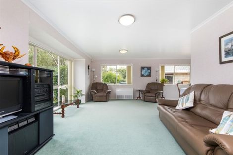 Photo of property in 2/35 Headcorn Place, Botany Downs, Auckland, 2010