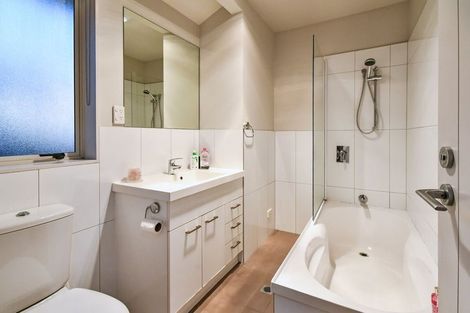 Photo of property in 214 Hill Road, The Gardens, Auckland, 2105