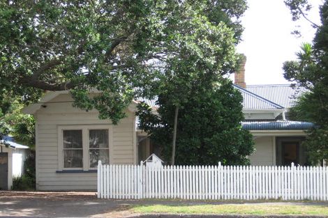 Photo of property in 27 Titirangi Road, New Lynn, Auckland, 0600