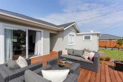 Photo of property in 27 Birdwood Avenue, Moturoa, New Plymouth, 4310