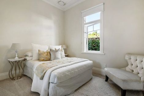 Photo of property in 54 Wairoa Road, Narrow Neck, Auckland, 0624