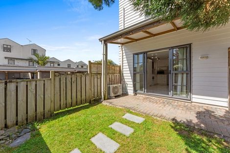 Photo of property in 1/8 Carolina Place, Albany, Auckland, 0632