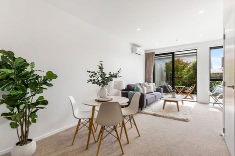 Photo of property in 2/62 Spenmoor Street, Newlands, Wellington, 6037