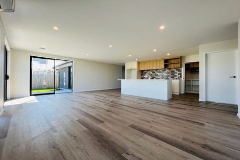 Photo of property in 25 Dumas Place, Rosehill, Papakura, 2113