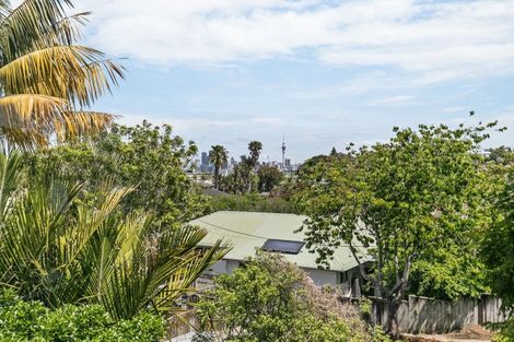 Photo of property in 1/21 Stafford Road, Northcote Point, Auckland, 0627