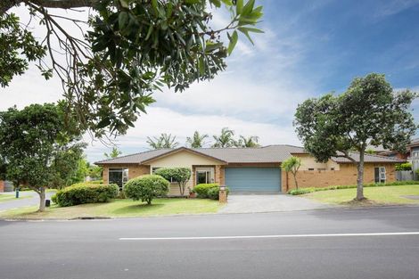 Photo of property in 4 Saltwood Street, Red Beach, 0932