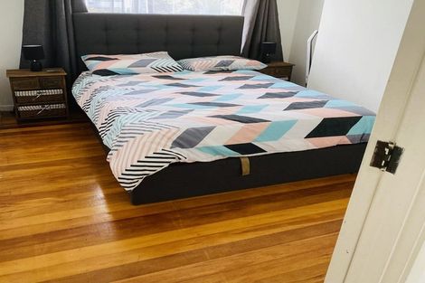 Photo of property in 13 Booralee Avenue, Botany Downs, Auckland, 2010