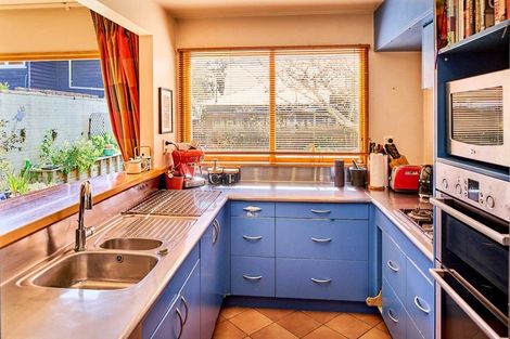 Photo of property in 96 Muritai Road, Eastbourne, Lower Hutt, 5013