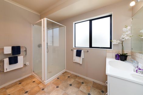 Photo of property in 127 Schnell Drive, Kelvin Grove, Palmerston North, 4414