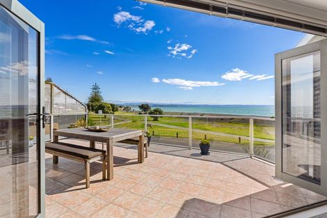 Photo of property in 2 North Terrace, Westshore, Napier, 4110