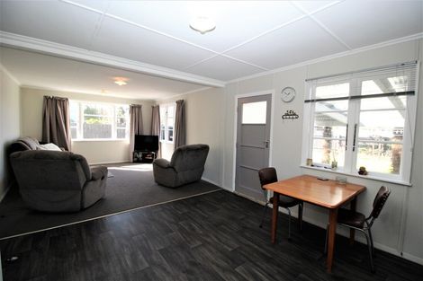 Photo of property in 12 Ross Street, Woodville, 4920